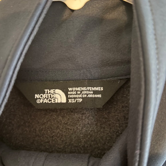 The North Face Wind Wall Jacket - Picture 2 of 3